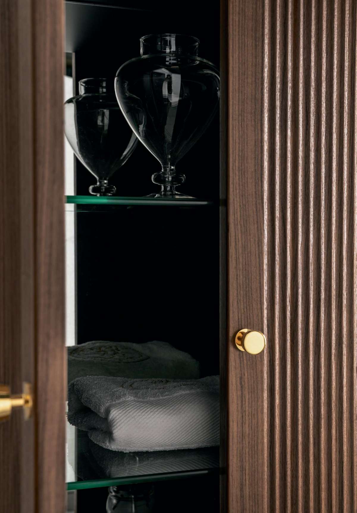 Шкаф напольный / пенал для ванной комнаты Oasis Academy Ribbed Walnut Ac24